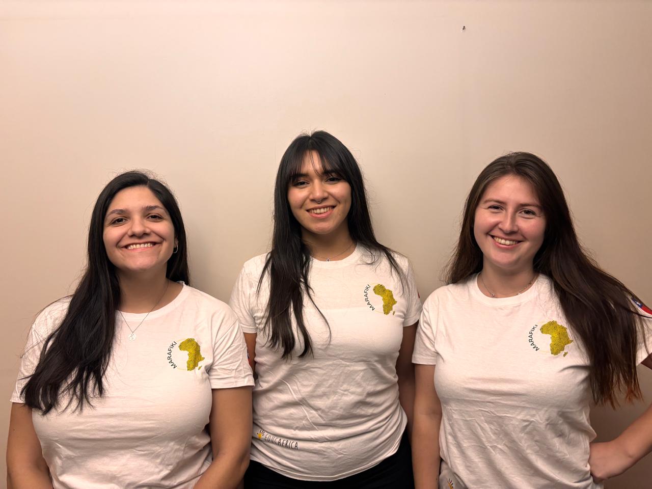 El equipo Marafiki con sus poleras de la organización