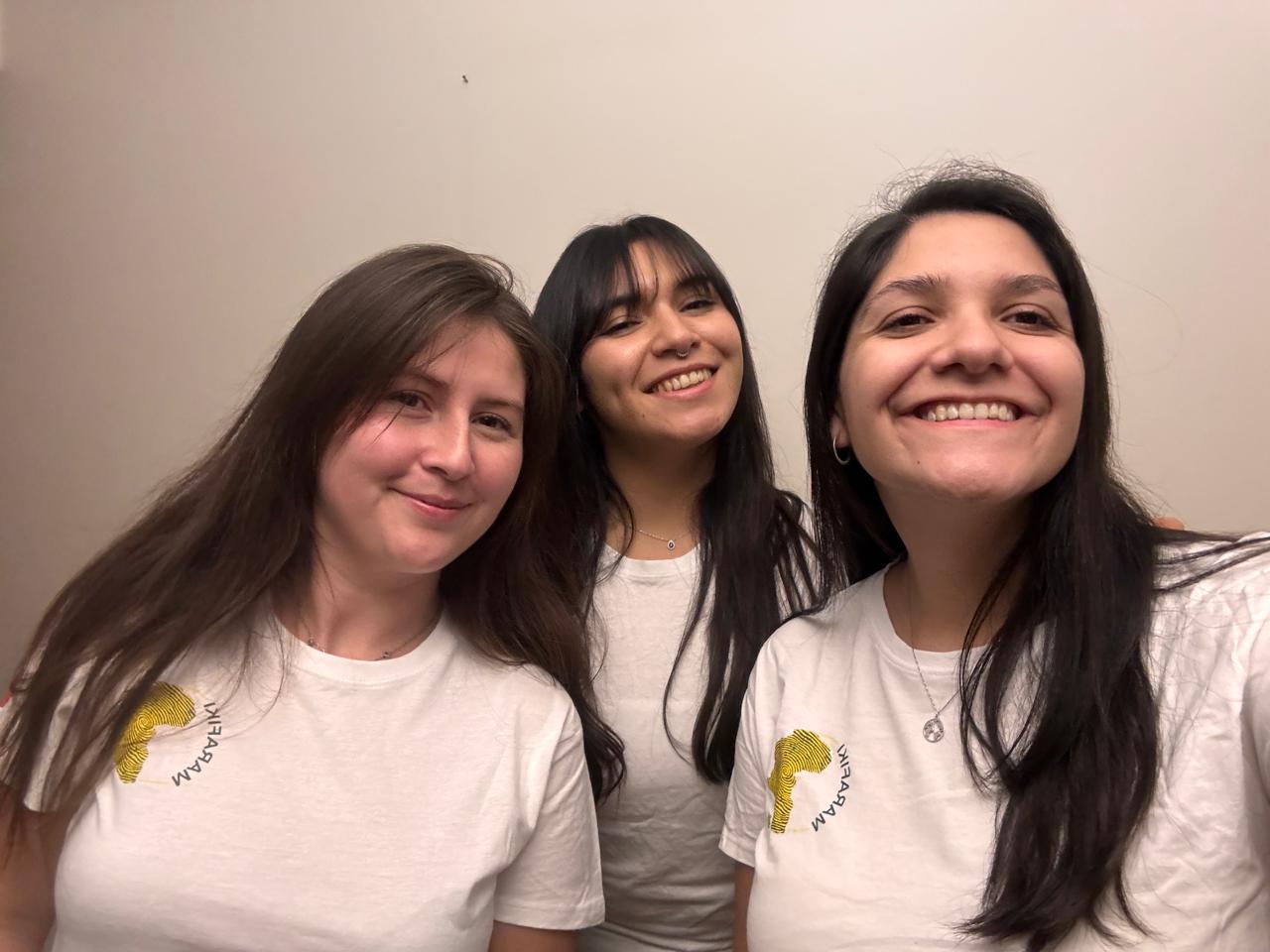 Las integrantes del equipo Marafiki reunidas y sonrientes